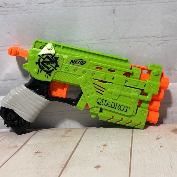Hasbro Nerf Zombie Strike Quadrot Guns Blasters 4x Elite - Picture 2 of 8